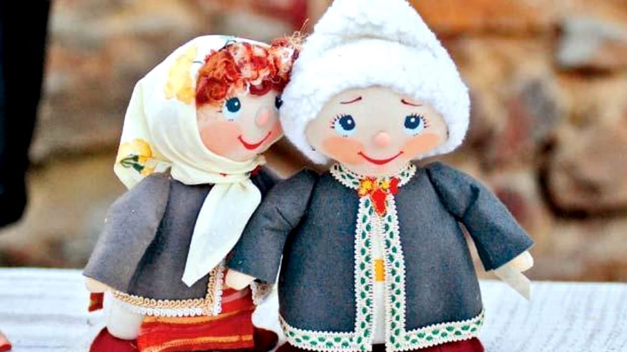 Conform legendelor populare, Dragobete era fiul Babei Dochia