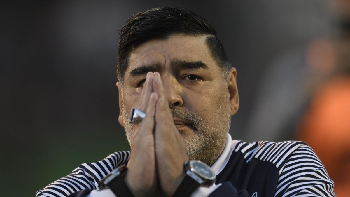 Diego Maradona avea o relație „complicată” cu alcoolul