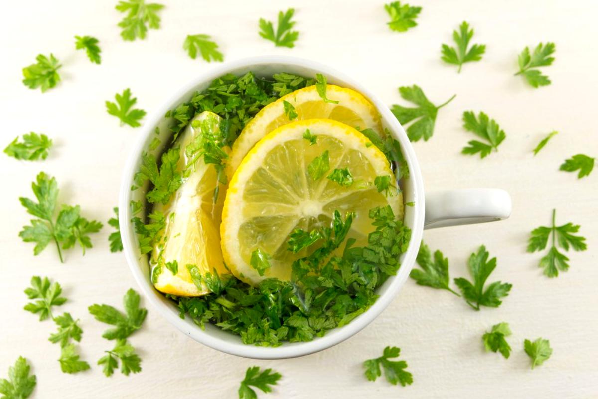 Ceaiul de pătrunjel. Este bun pentru slăbit și întărește imunitatea. Cum este bine să-l prepari