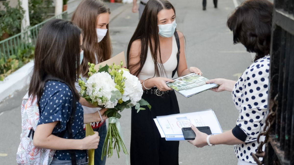 Mesaj oficial de la Ministerul Educației! Anunț important despre florile și mărțișoarele de 1 și 8 Martie 2021. Ce se întâmplă anul ăsta