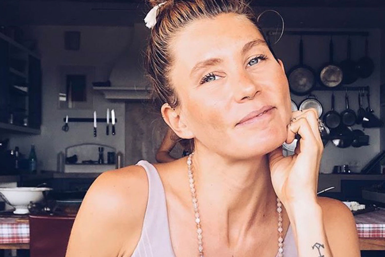 Experiment inedit. Cum a ajuns să arate o femeie, după un an de când nu a mai băut apă