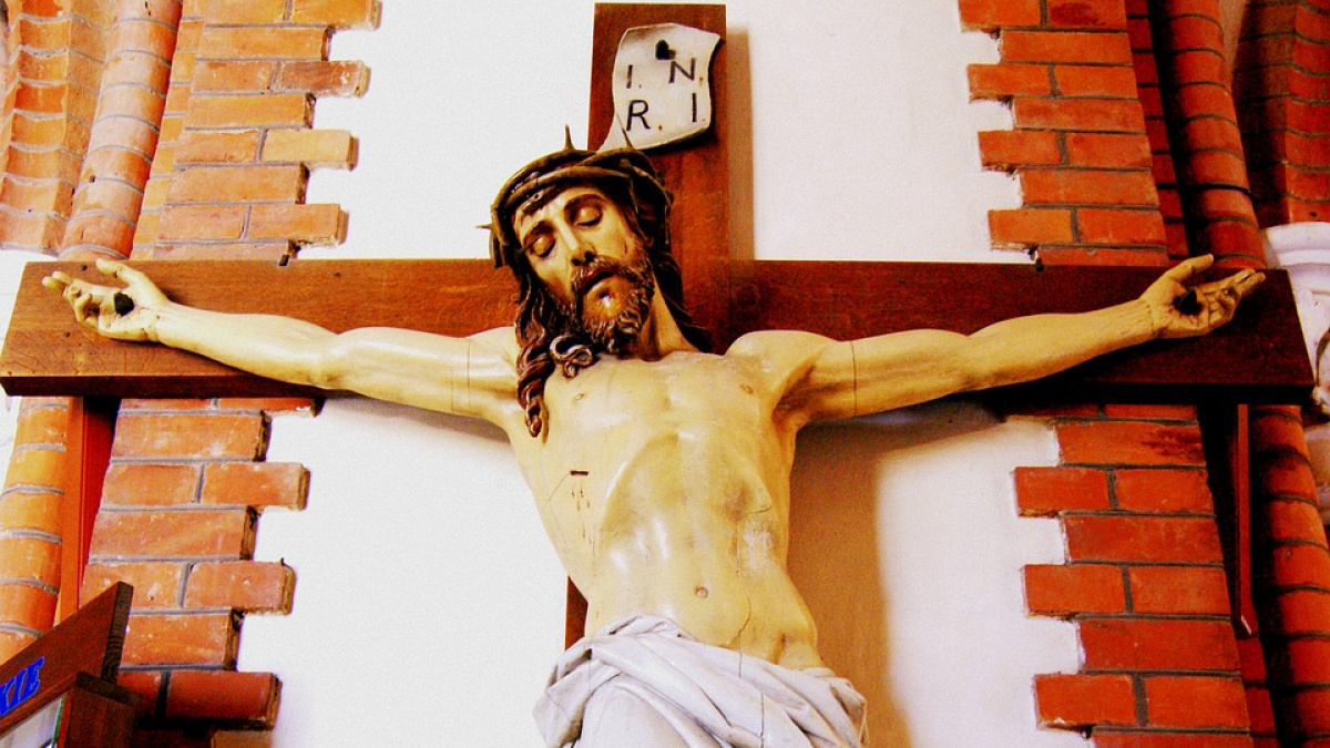 Iisus Hristos a fost rastignit pe o cruce