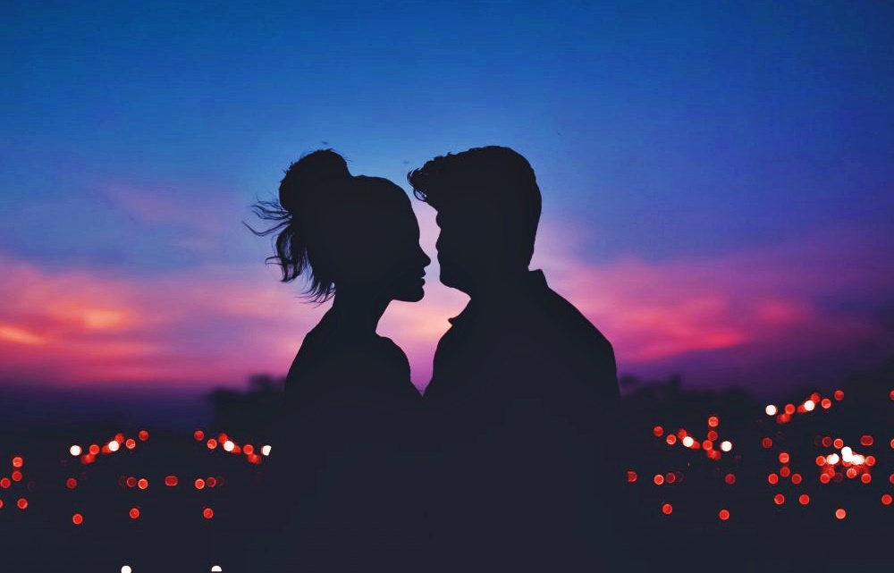 Mesaje de noapte bună pentru ea – 21 de idei pentru ultimul mesaj din zi