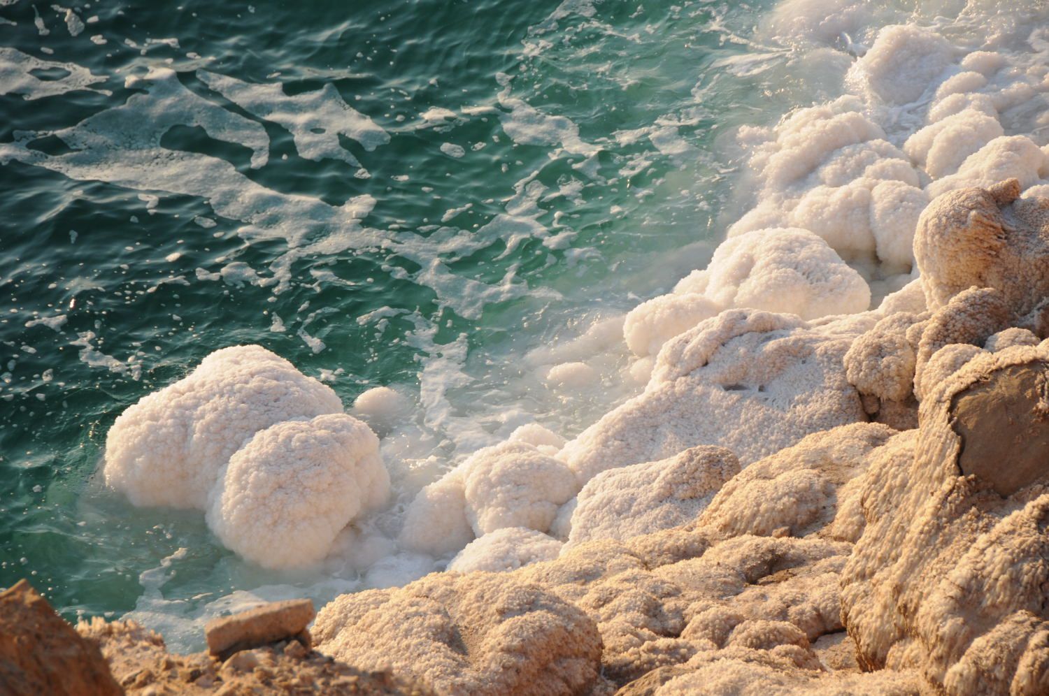 Numele de „Marea Moarta” provine de la apa sarata pe care o contine