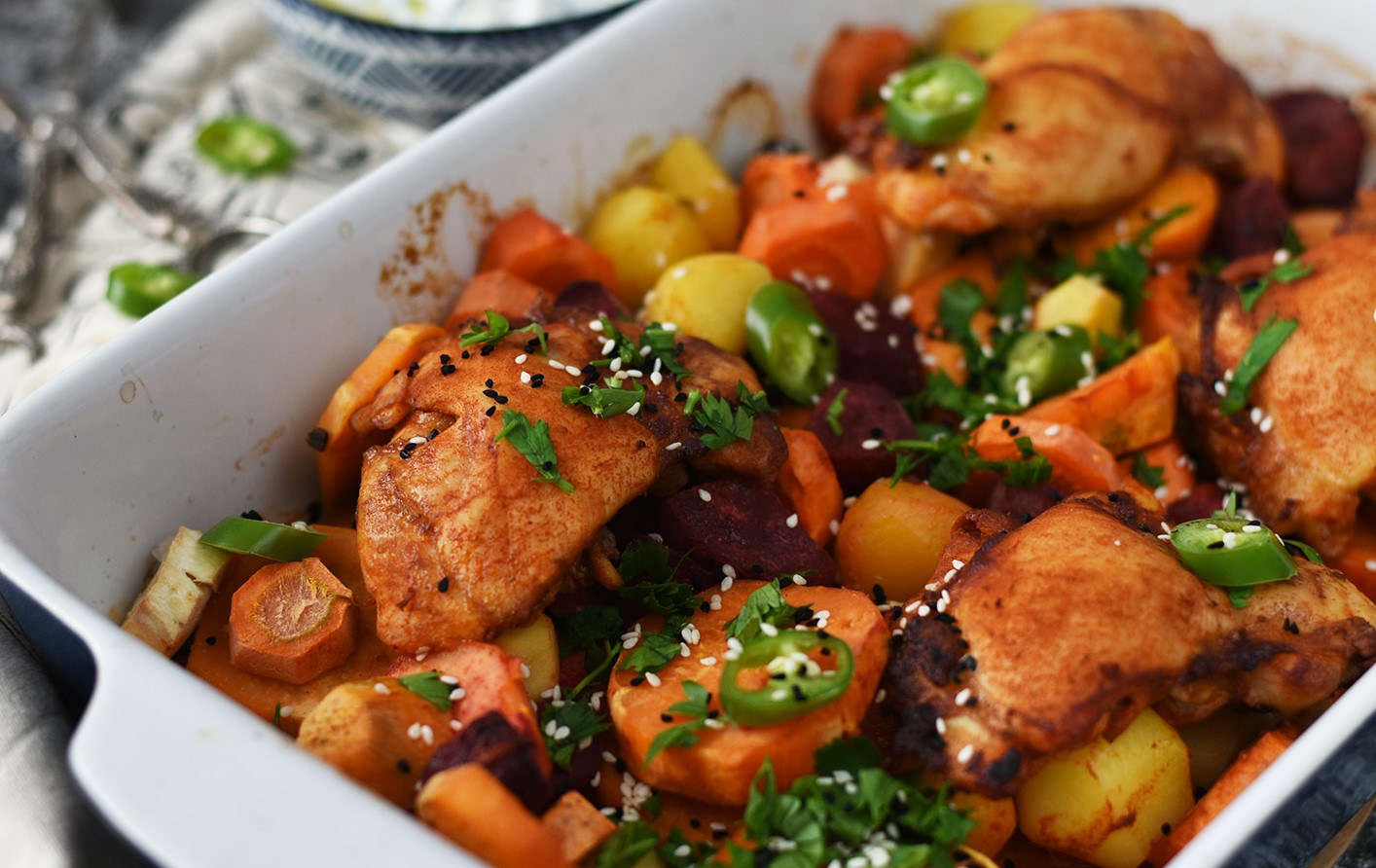 Rețetă de pulpe la cuptor cu cartofi dulci. Ingredientele care transformă banala carne de pui într-un preparat deosebit