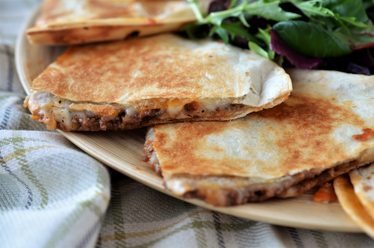 Quesadilla picanta cu pui si sunca