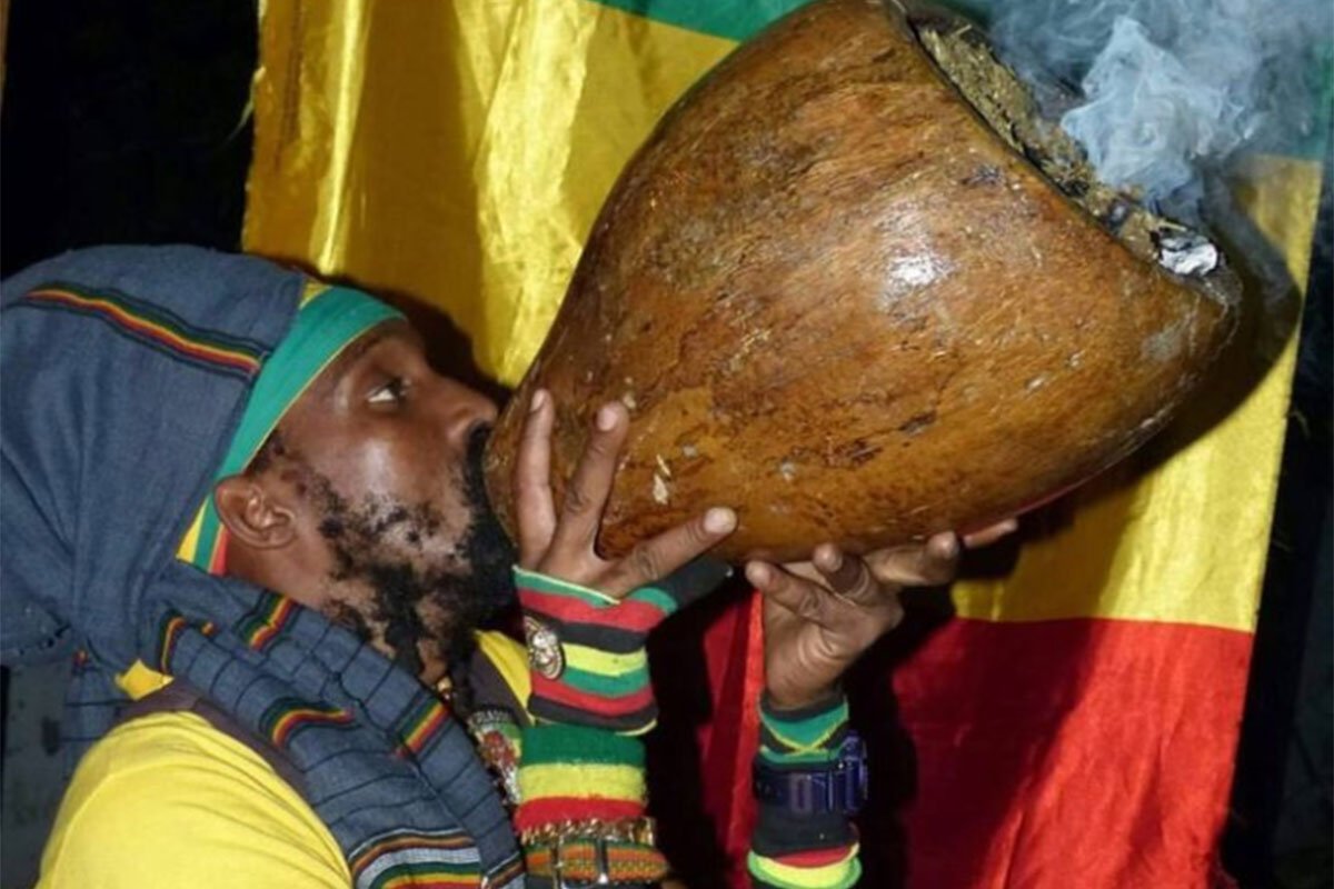 Rastafari este o religie aparuta in Jamaica