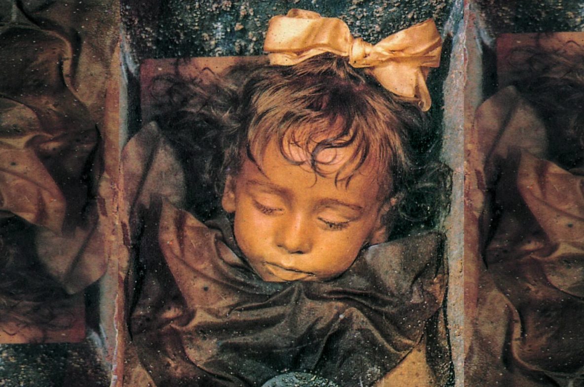 Cazul copilului-mumie care a uimit o lume întreagă. Ce au observat toți când s-au apropiat de fetița moartă de 100 de ani