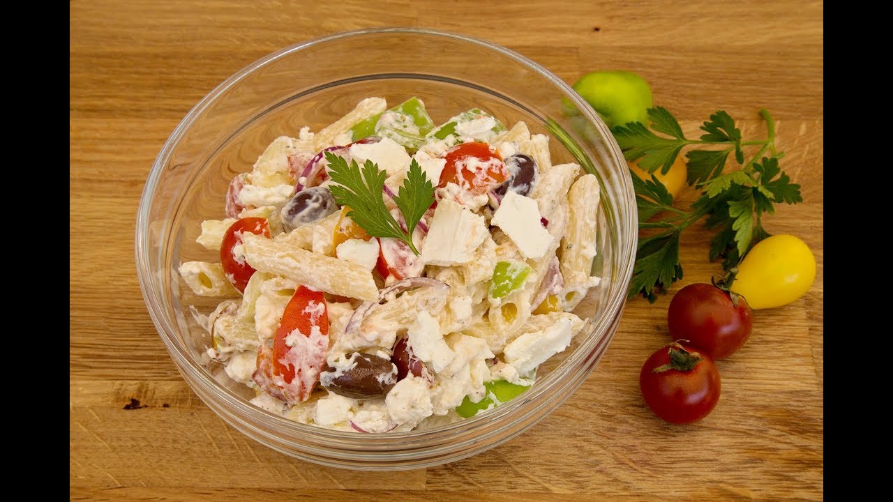 Salata greceasca de paste cu iaurt