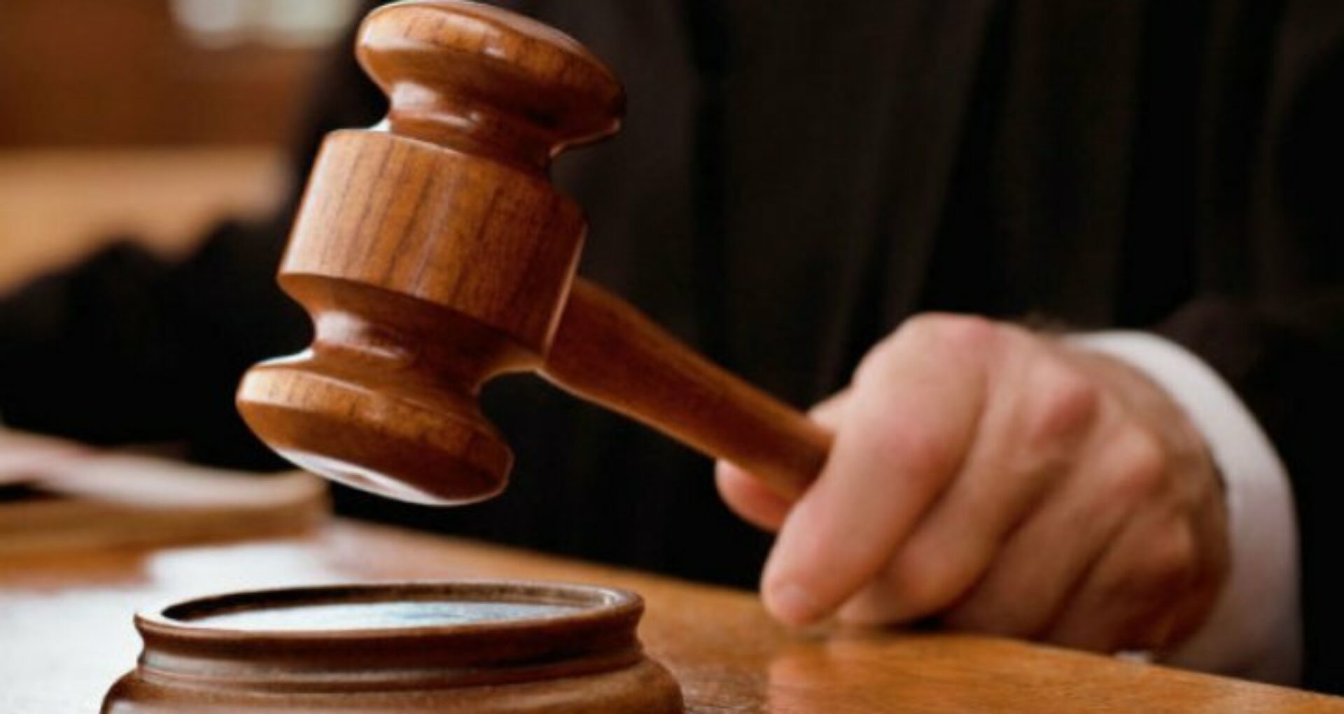 Tribunalul a decis ca femeia sa-i restituie toti banii sotului