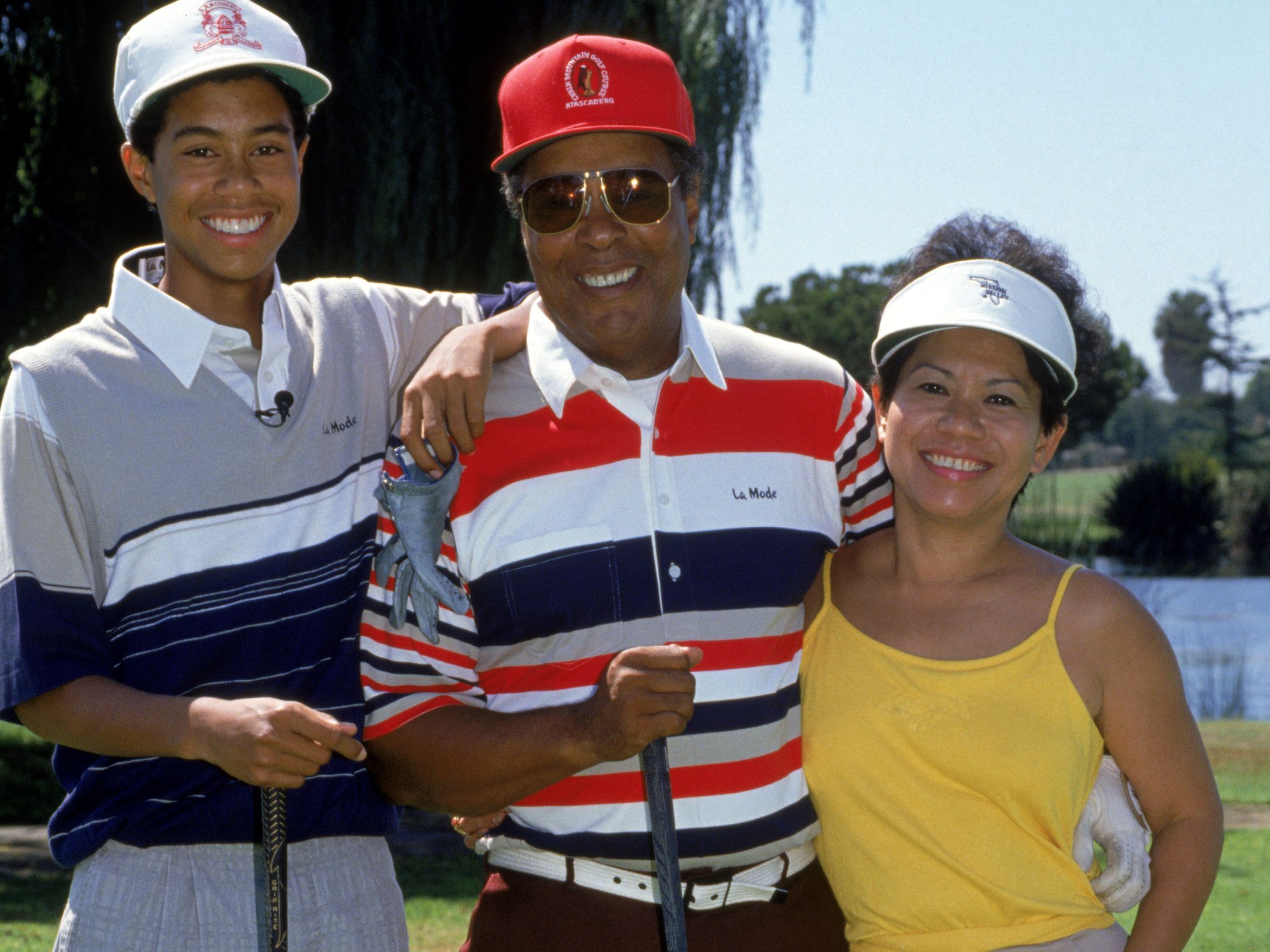 Tiger Woods, la 14 ani, alături de părinții săi/ Sursă foto: Getty Images
