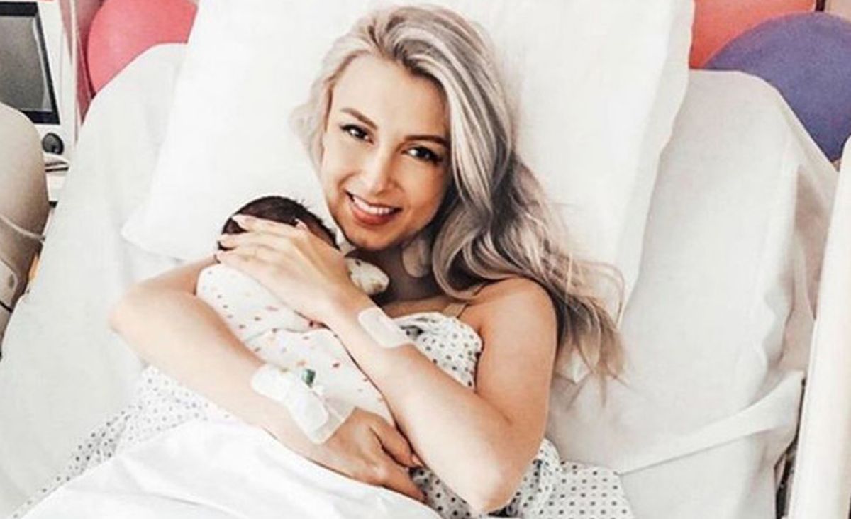 Andreea Balan dupa ce a nascut-o pe Clara