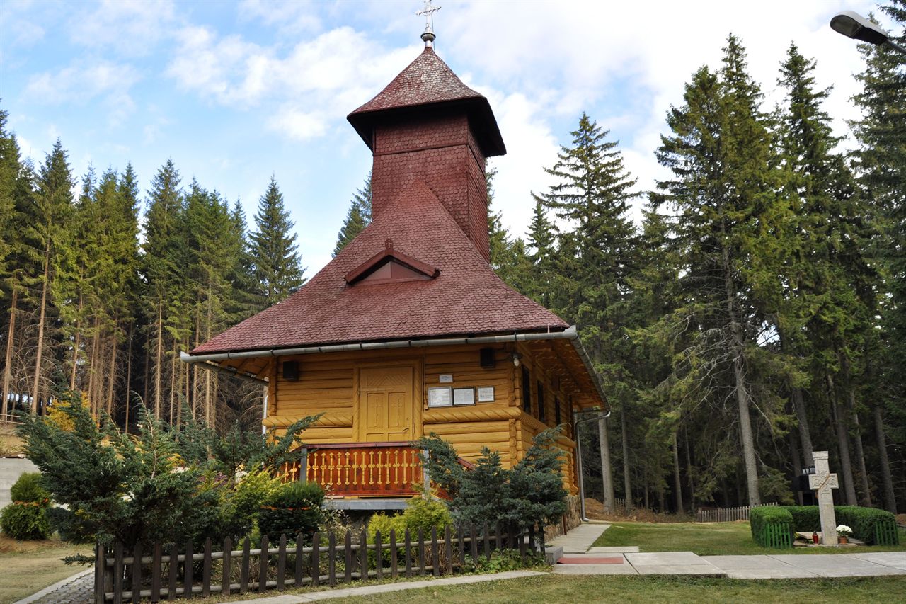 Schitul din stațiunea montană Păltiniș, din județul Sibiu
