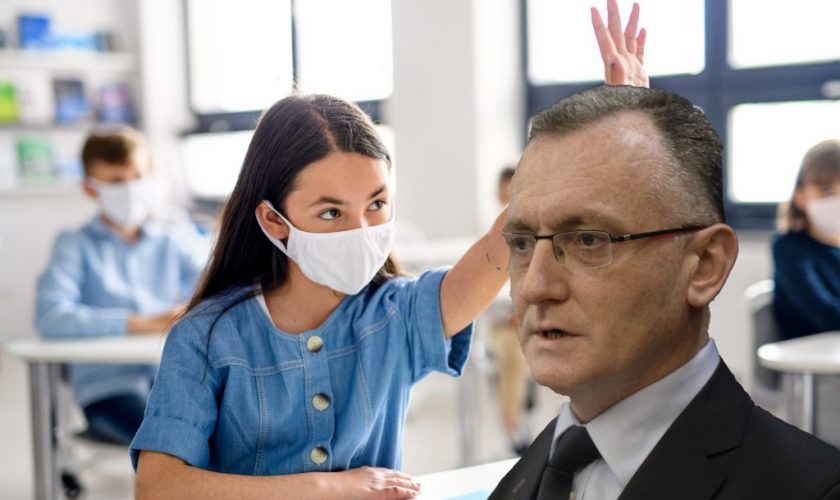 Când intră o localitate în scenariul roșu