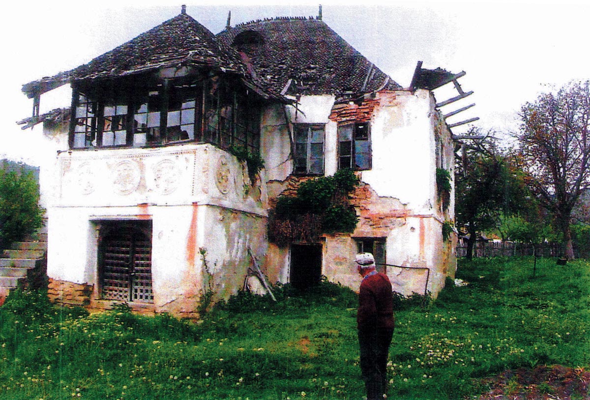 Casa cu blazoane inainte de restaurare