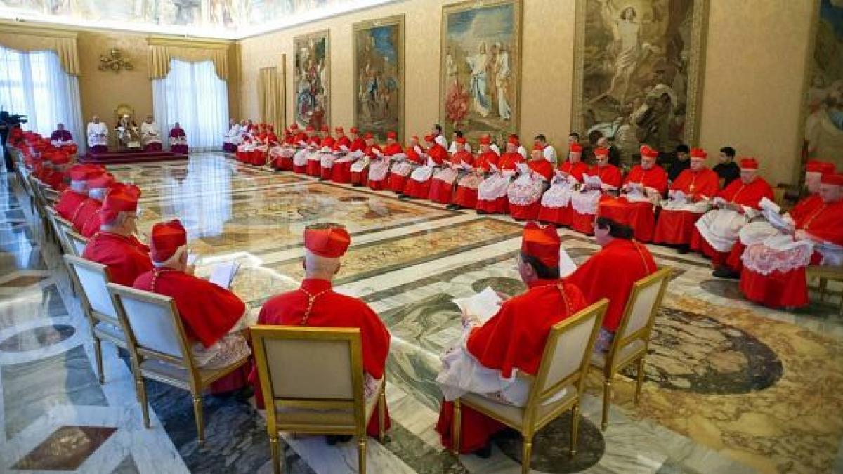 Papa Francisc a anunțat scăderi de salarii pentru clericii de la Vatican