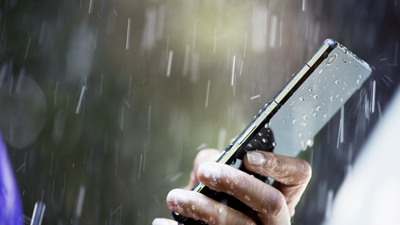 Ce se poate întâmpla cu un iPhone scăpat în apă