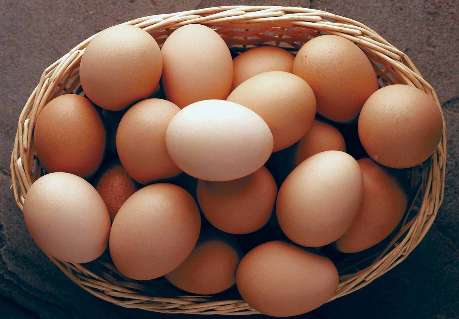 Ce se întâmplă în organism când mănânci un ou crud