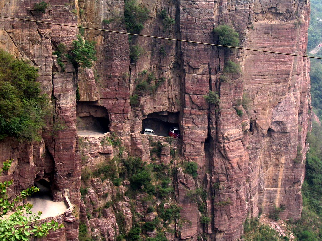 Cele mai periculoase drumuri din lume. Drumul tunelului Guoliang din China