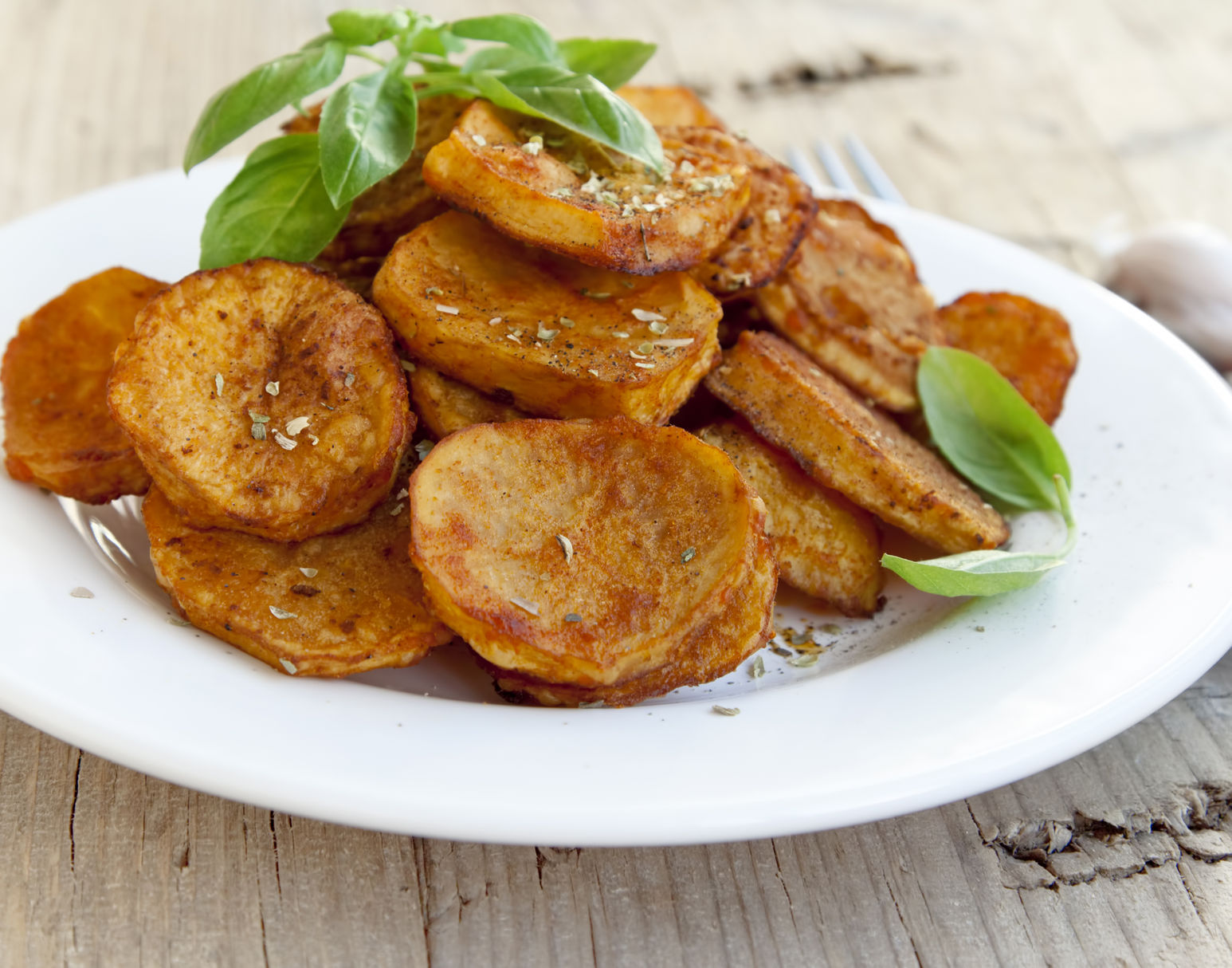 Chipsuri din cartofi la microunde sunt mai gustoase si mai sanatoase decat cele din comert