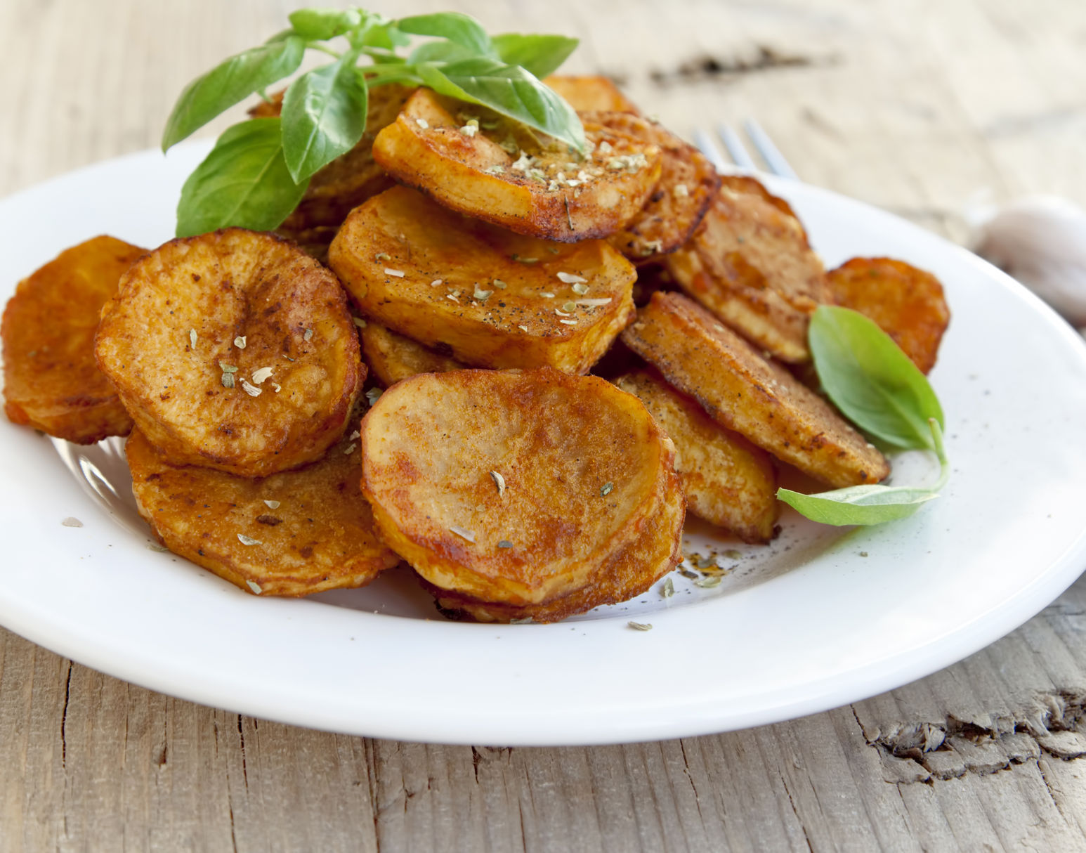 Chipsuri din cartofi la microunde sunt mai gustoase si mai sanatoase decat cele din comert