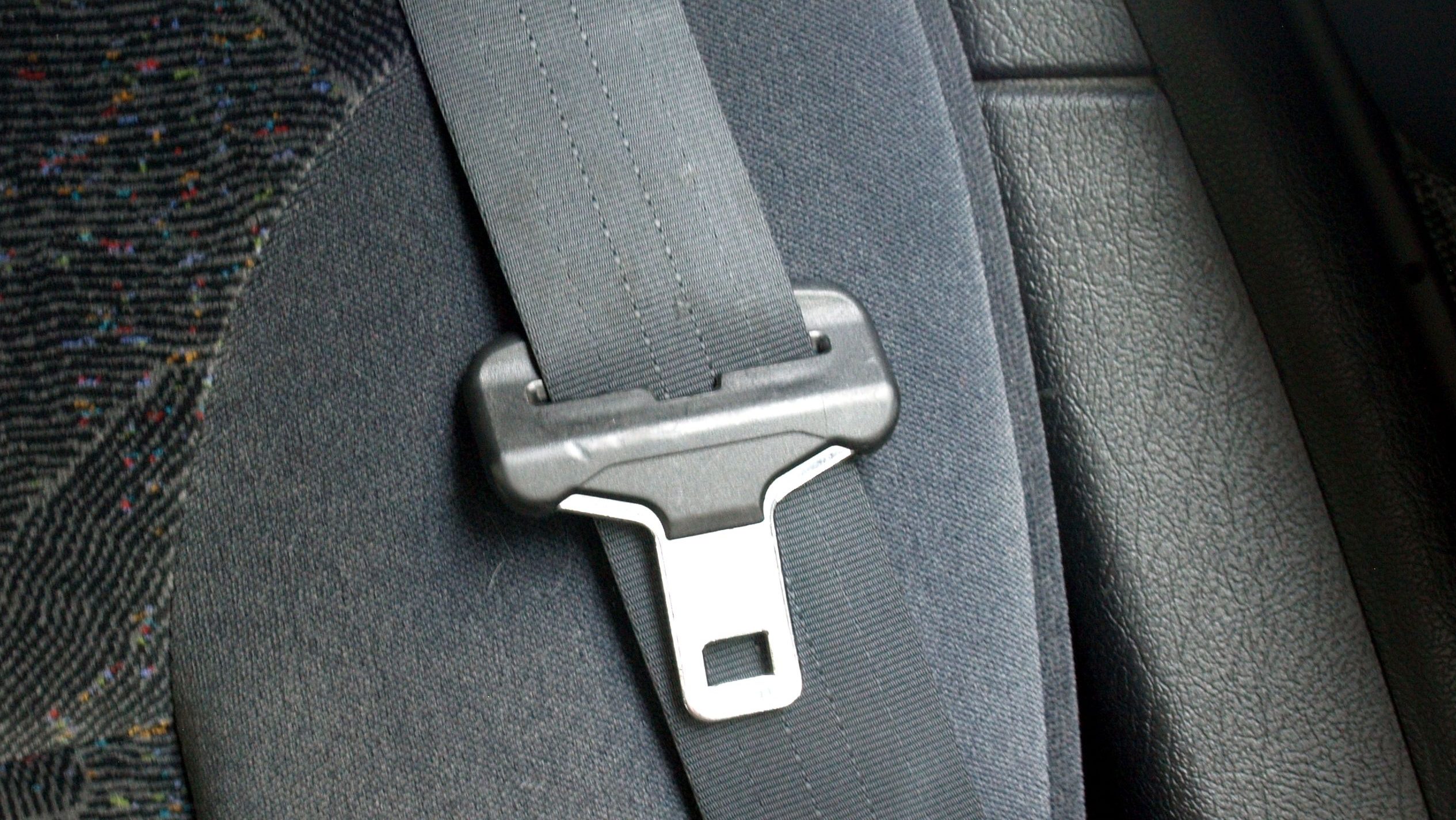 Cine poate face excepție de la purtarea centurii de siguranță