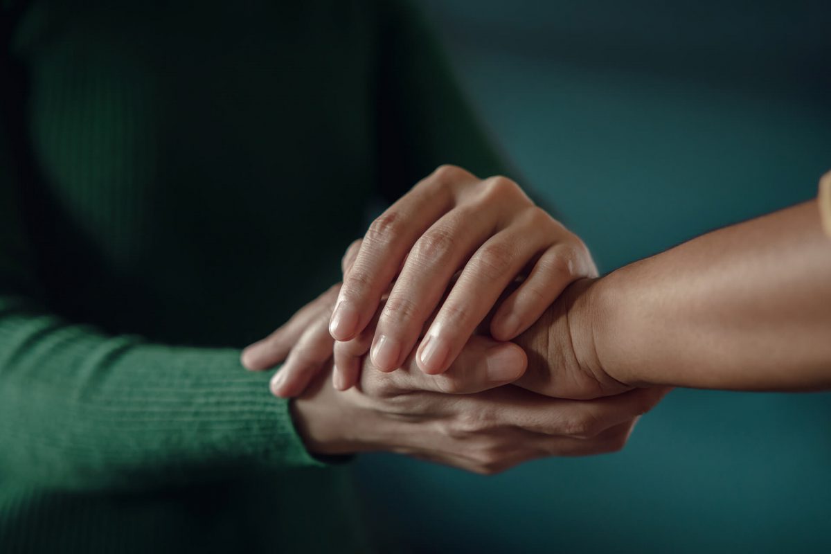 Mesaje de încurajare pentru cei care văd totul în negru. 27 de gânduri pozitive pe care le poți trimite