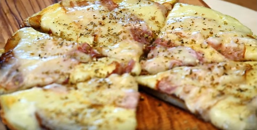 Pizza de cartofi cu bacon
