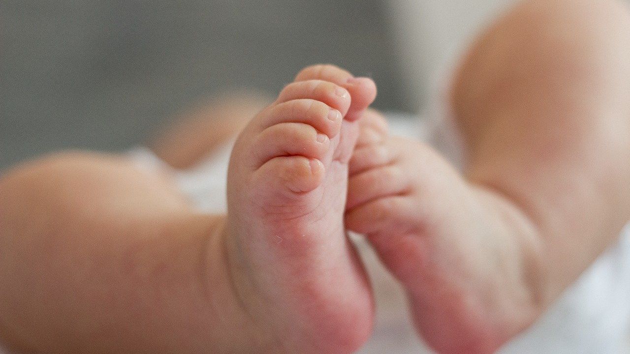 S-a născut la 4 ani de la moartea părinților săi. Cum a fost posibil acest lucru. Caz unic în lume