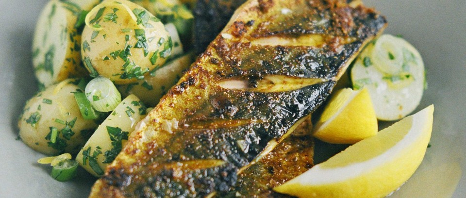 Salată de scrumbie picantă, o rețetă de prin anii ‘60. De ce ingrediente ai nevoie