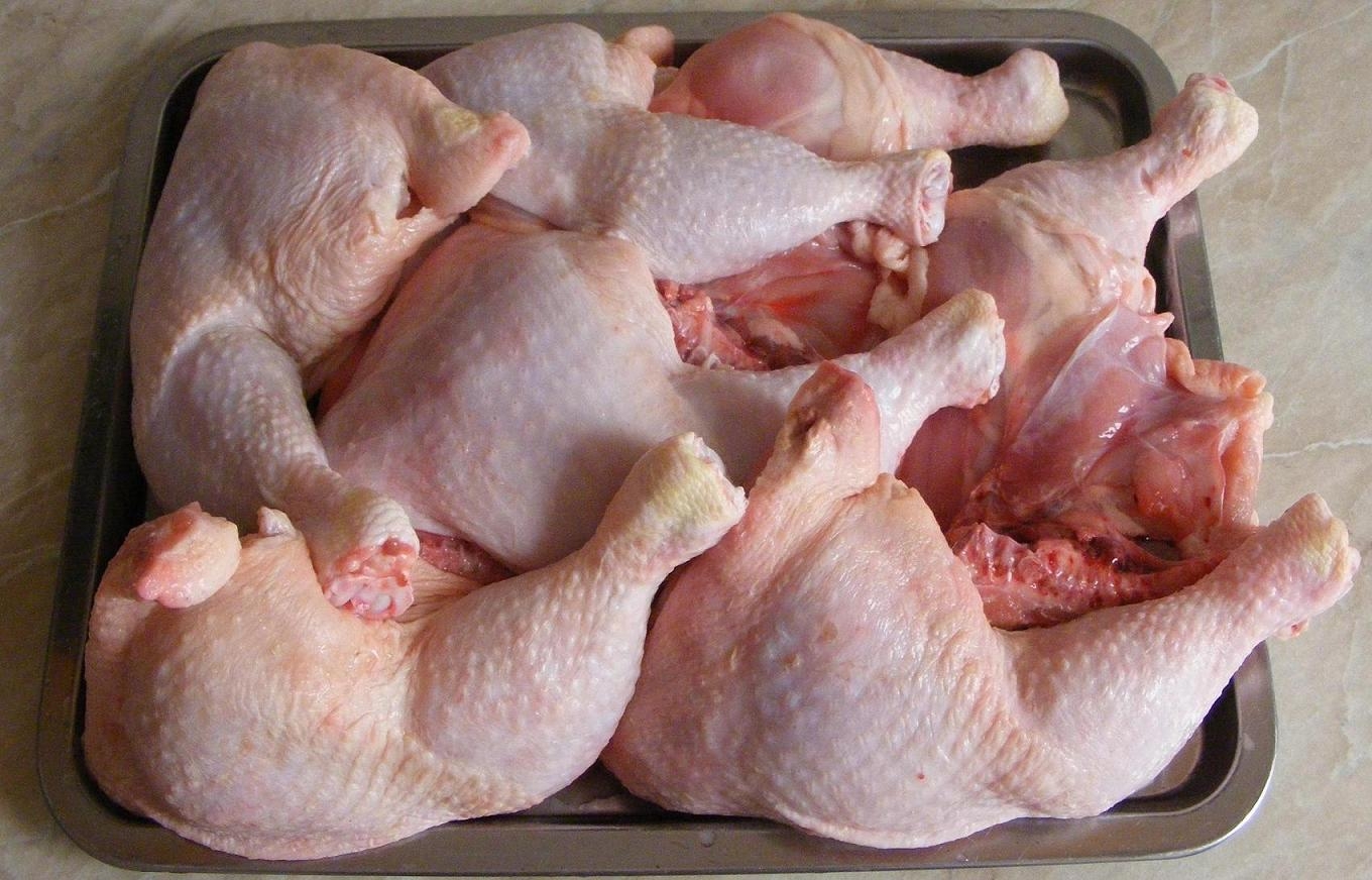 Specialistii ne sfatuiesc sa nu spalam niciun fel de carne cruda