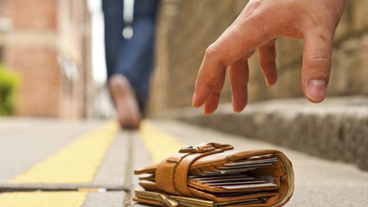 Superstiții bani găsiți. De ce nu e bine să te atingi de banii din acest loc
