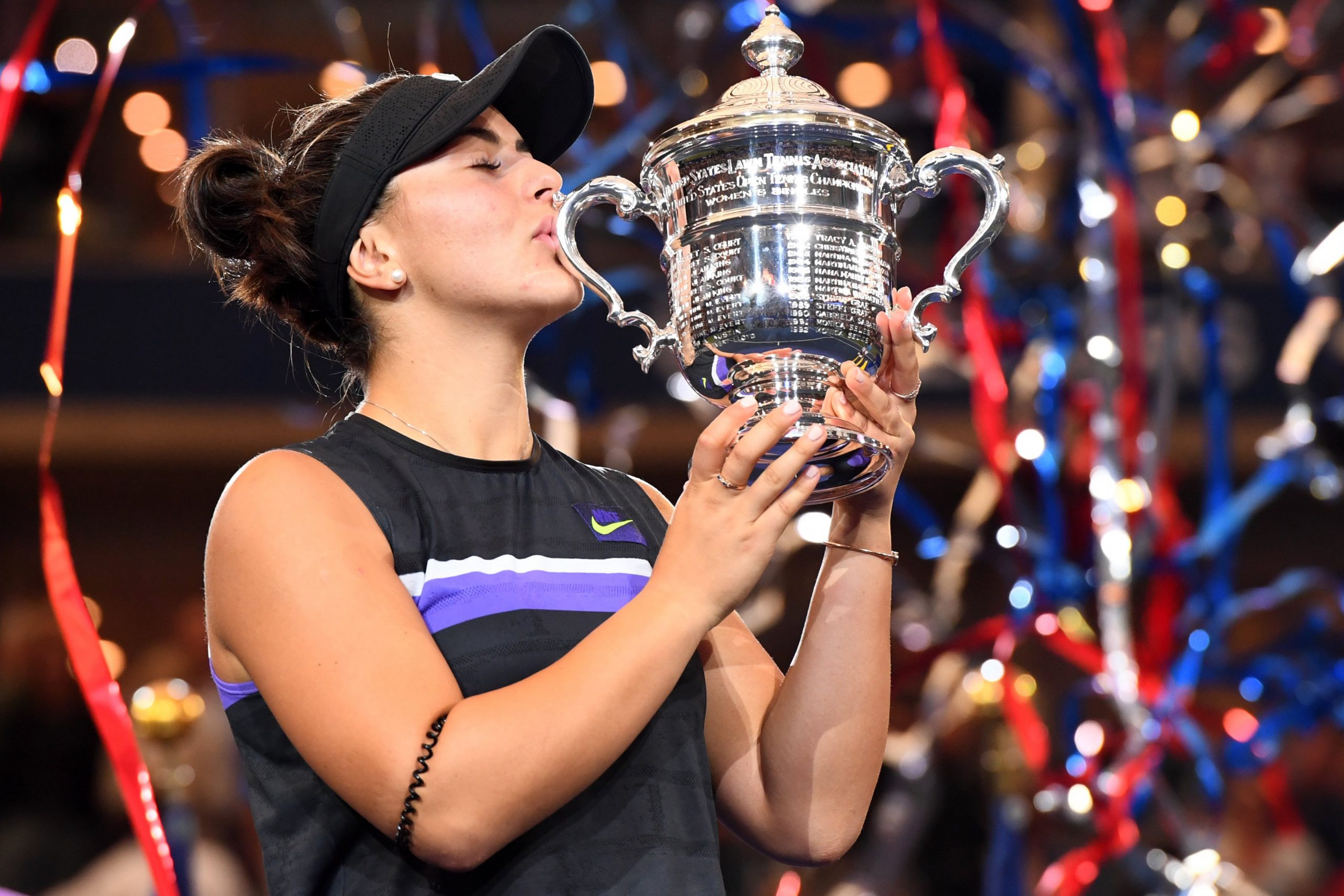 Bianca Andreescu si trofeul US Open