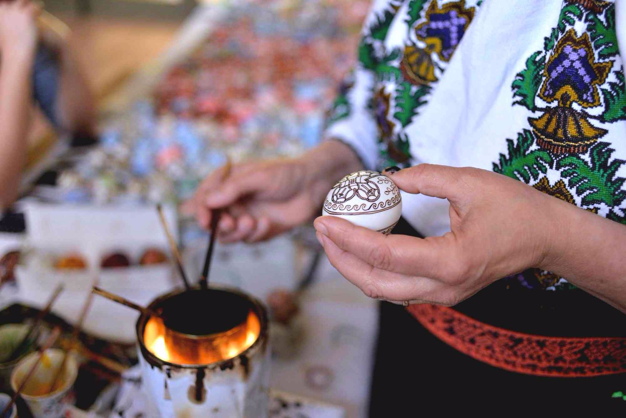 Ouăle se înroșesc în Joia sau Sâmbăta Mare