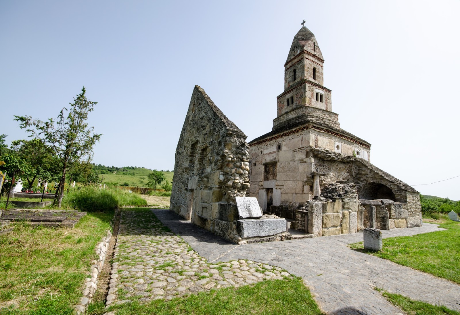 Cea mai veche biserică de piatră din România se află în județul Hunedoara