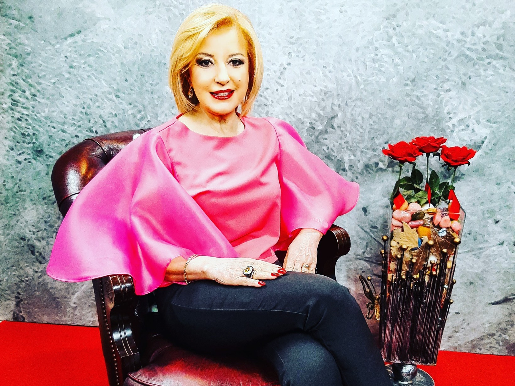 Cine este Angie Loupescou, femeia care a prezis pandemia de Covid. Ce predicții face pentru România