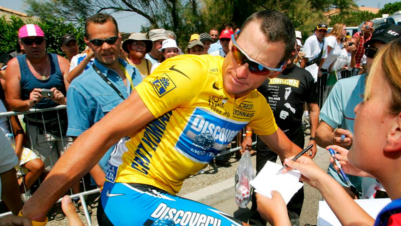 Lance Armstrong a fost exclus din ciclism din cauza dopajului