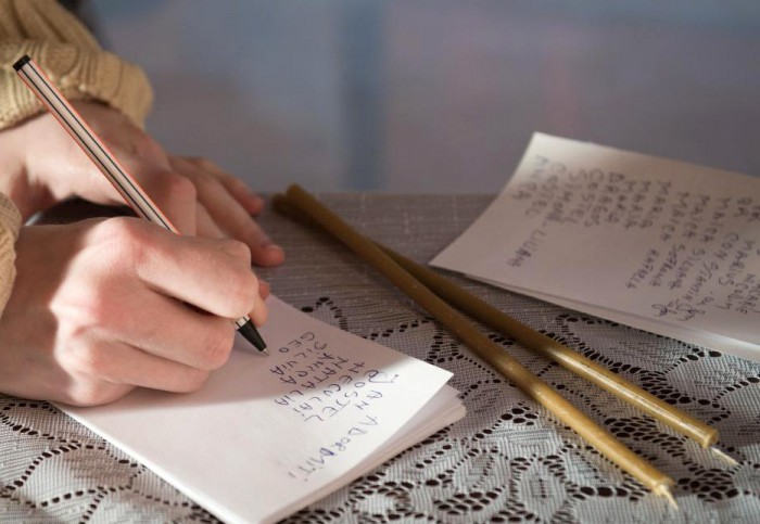 Cum se scrie corect un pomelnic. Ce sfaturi ne dă preotul