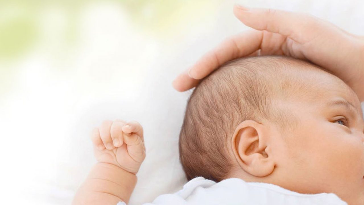 De ce unii bebeluși nu au păr și alții au