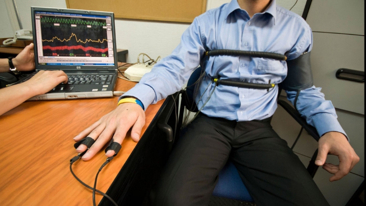 7 modalități prin care aparatul poligraf poate fi înșelat