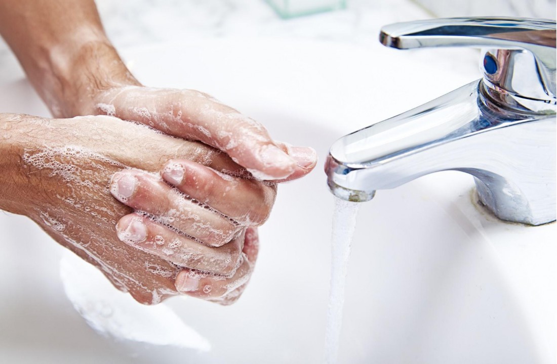 Cum se curăță super glue de pe mâini