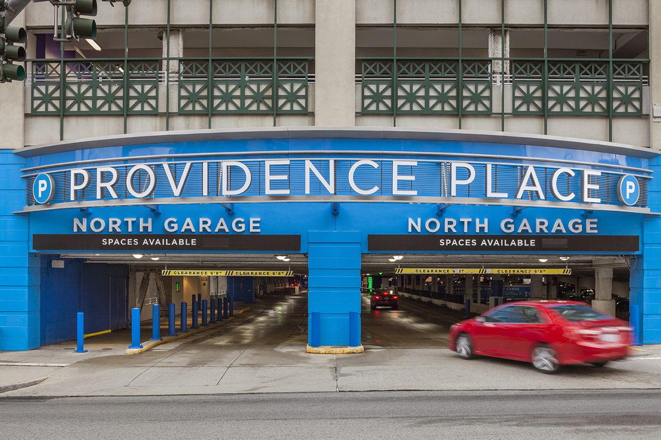 Omul care și-a construit un apartament în parcarea unui mall. Ce a pățit după ce a trăit 4 ani aici. Imagini cu locuința lui secretă