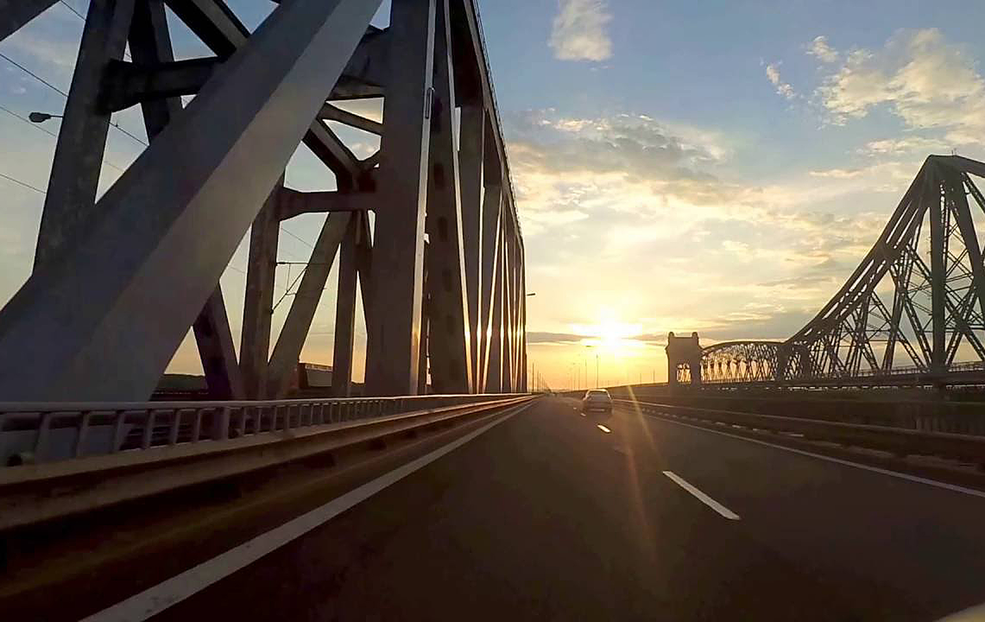 Românii care scapă de taxa de trecere pe podul Feteşti-Cernavodă. Ordinul a fost publicat în Monitorul Oficial