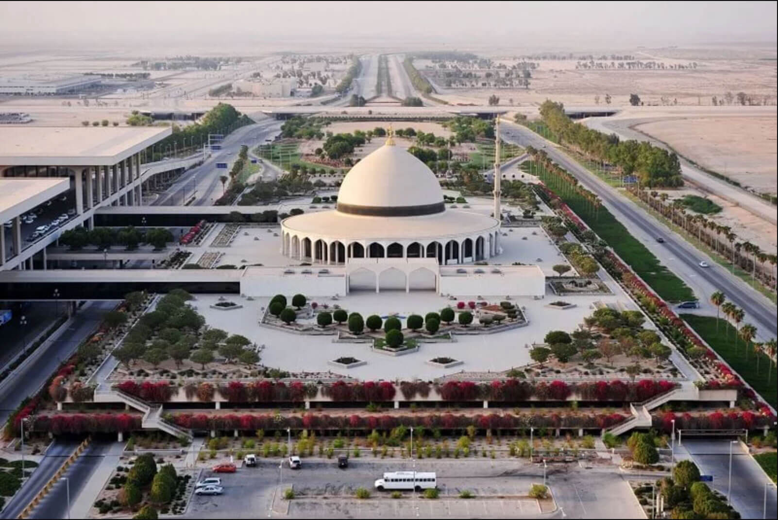 Cele mai mari aeroporturi din lume. Aeroportul internațional King Fahd (DMM)