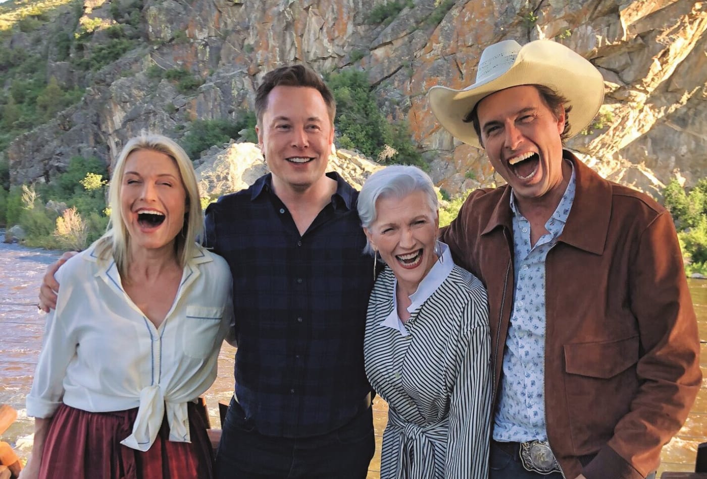 Cum arată frații lui Elon Musk. FOTO: Elon Musk alături de mama și frații săi