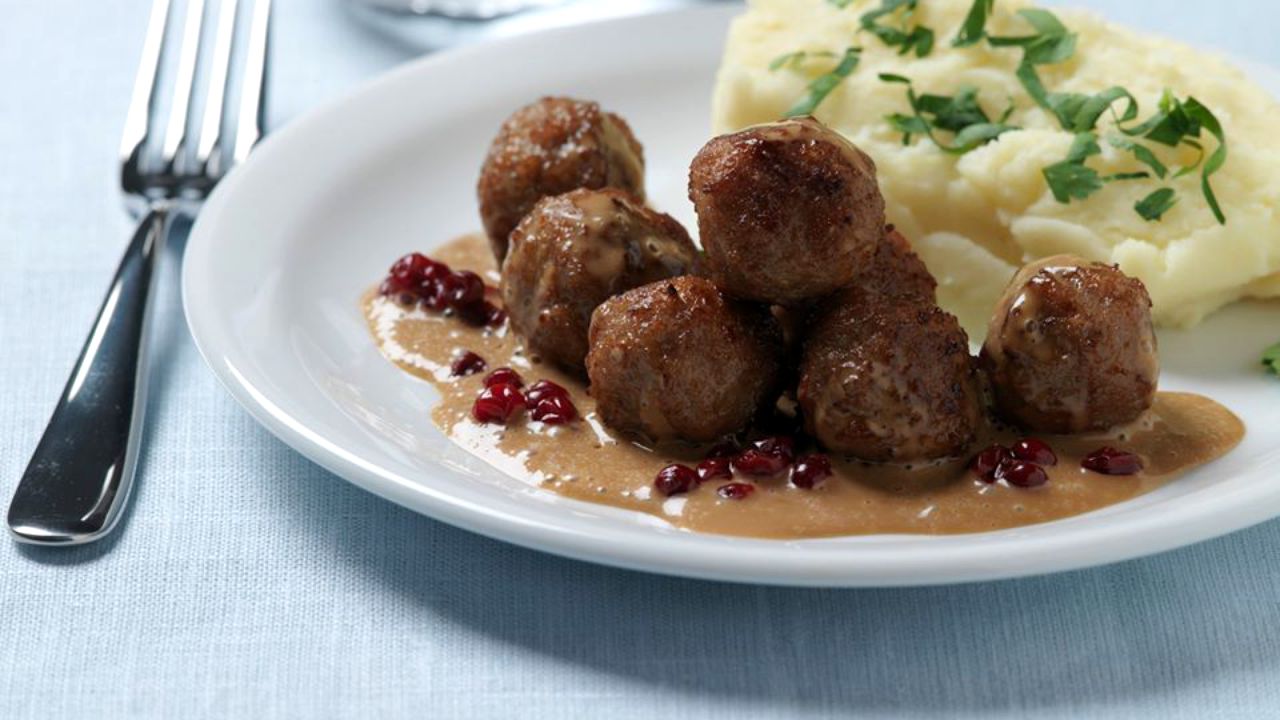 De ce este mâncarea atât de ieftină la Ikea