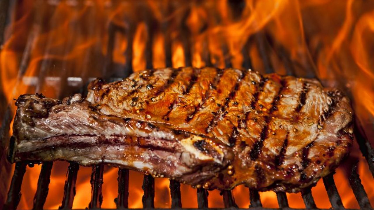 Greșeli pe care să le eviți atunci când faci mici sau carne la grătar