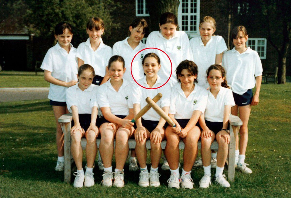 Kate cu echipa ei de hochei la prima ei școală, St. Andrews
