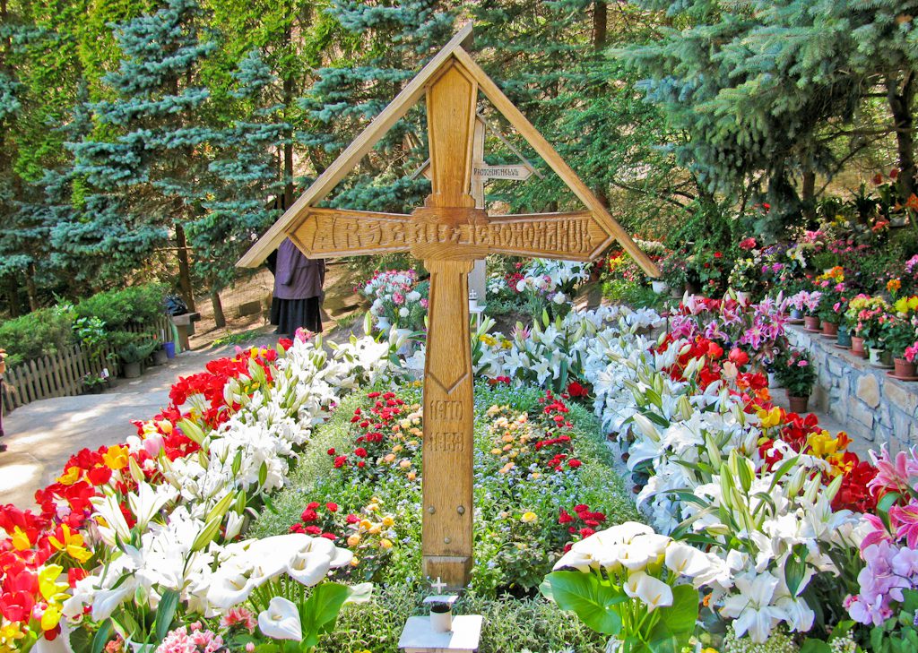 Mormântul părintelui Arsenie Boca