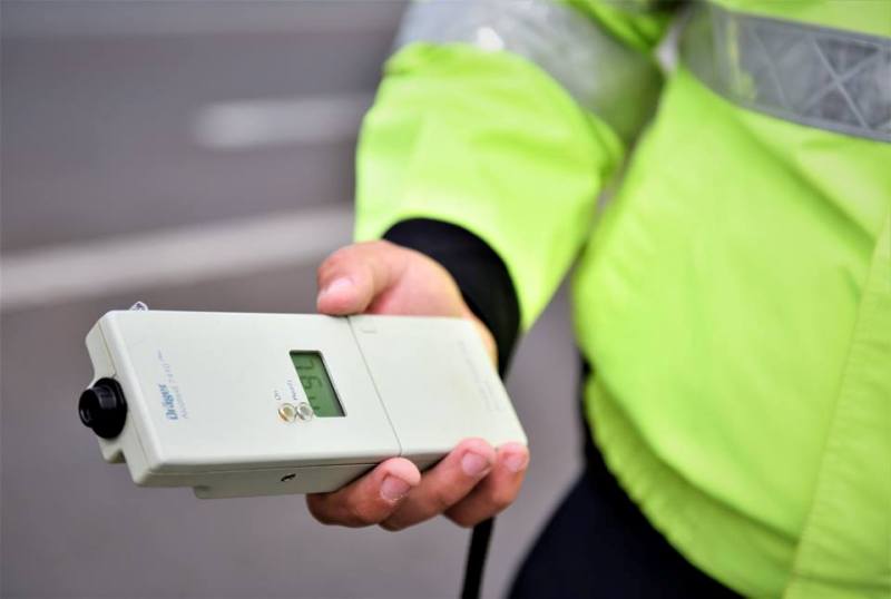 O șoferiță prinsă de Poliția Rutieră cu alcoolemie, deși consumase doar 2 mere
